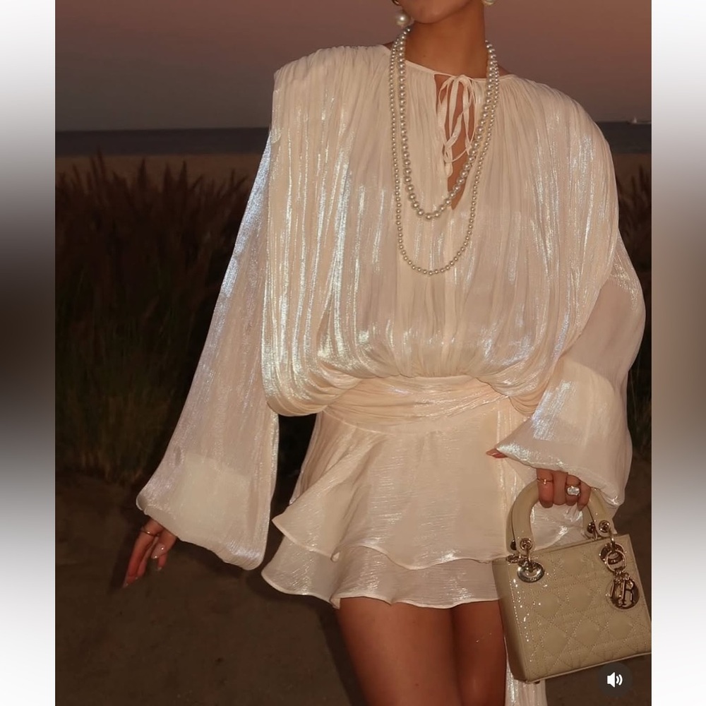 Ivory off white luxurious mini dress with puff sleeve ruffle hem flowy oversized - Picture 13 of 15